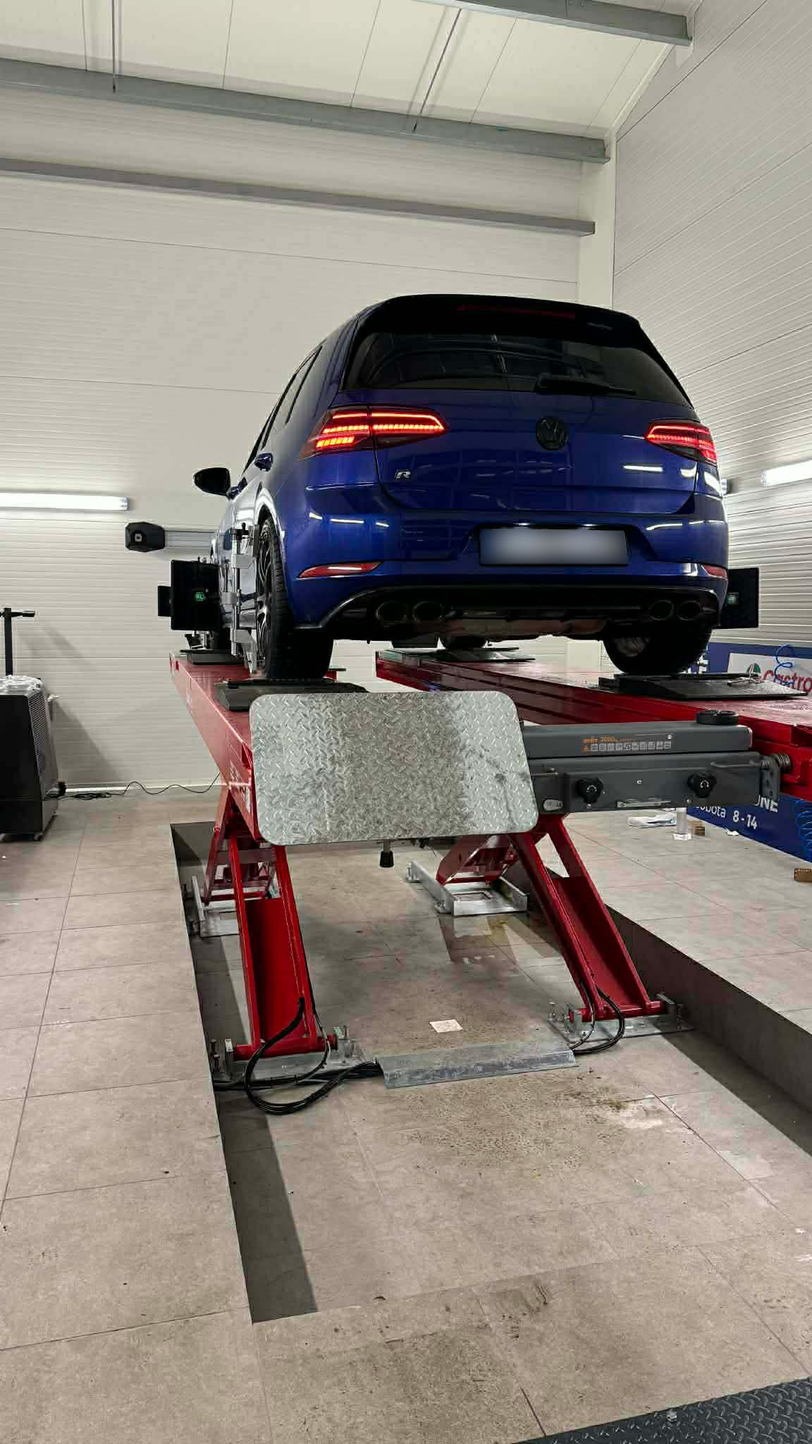 Widok tylnej osi na stanowisku geometrii