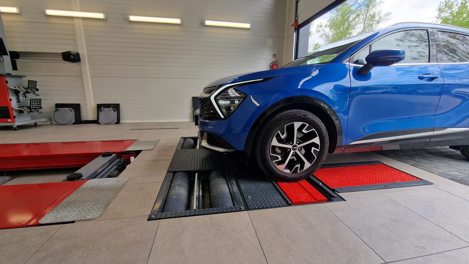 Badanie techniczne na linii diagnostycznej PROFI-CAR SKP w Skawinie
